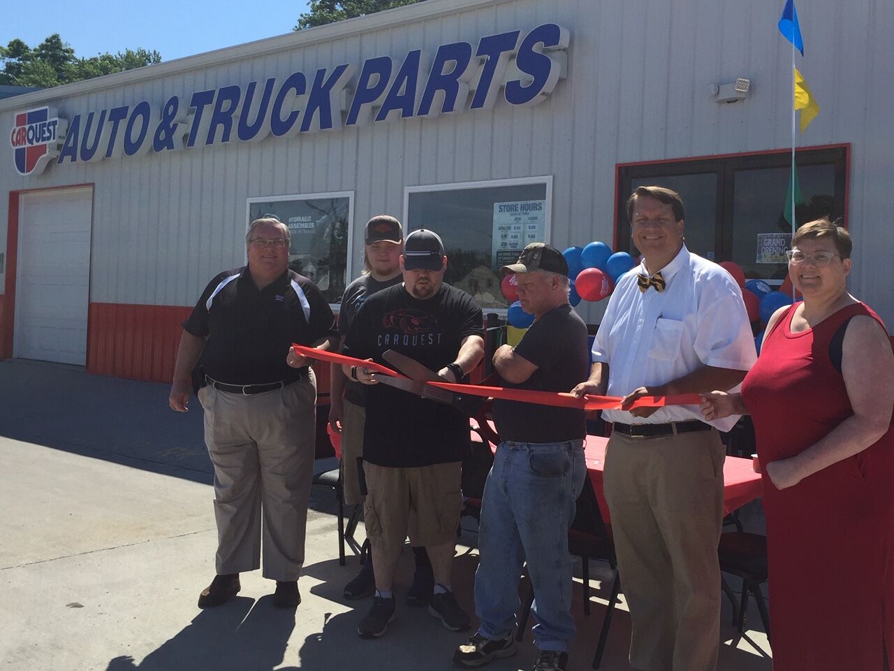 Loogootee auto parts holds grand opening